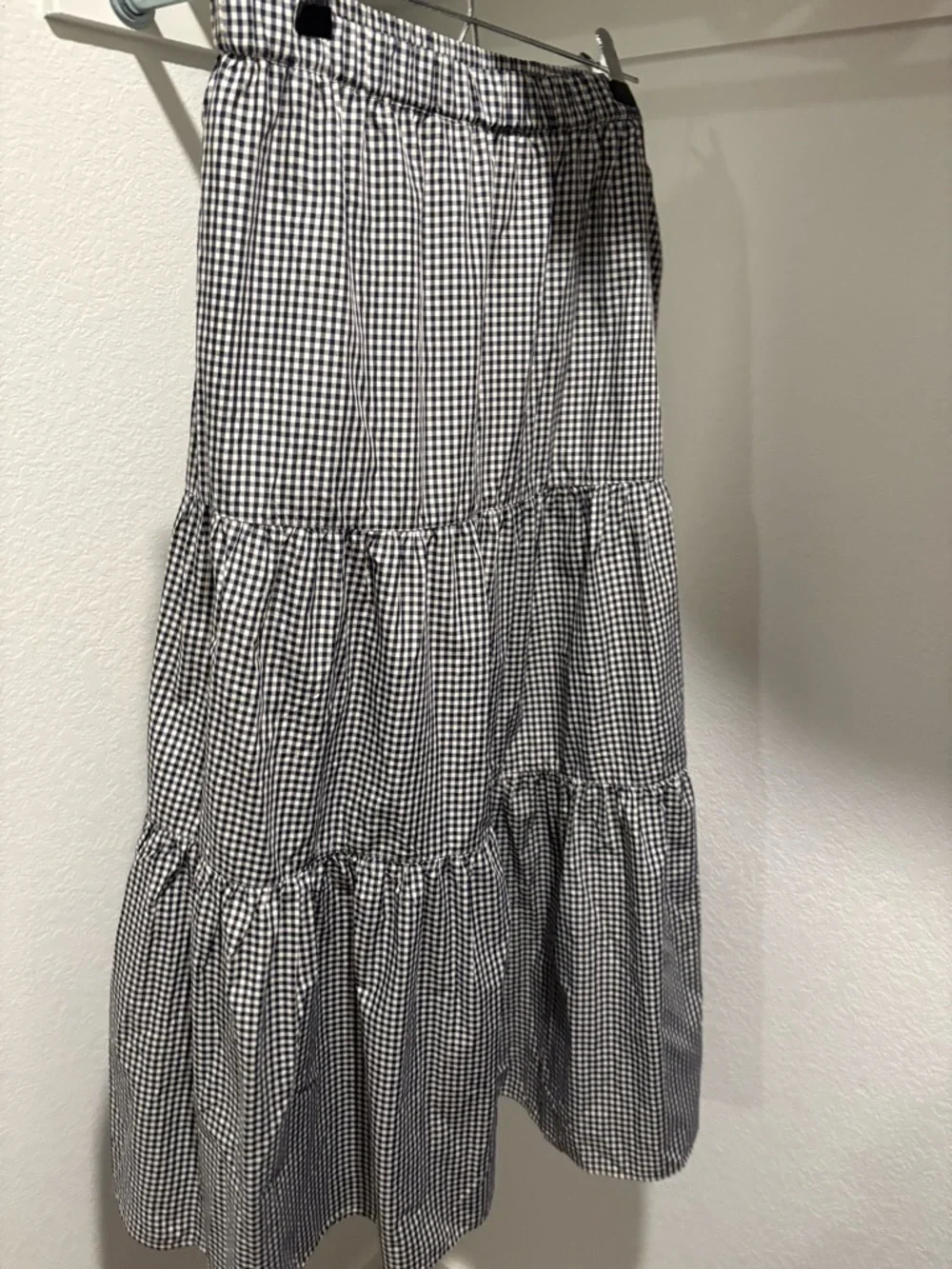 Ann Taylor Gingham Taffeta Tiered Skirt -Medium - Picture 3 of 5
